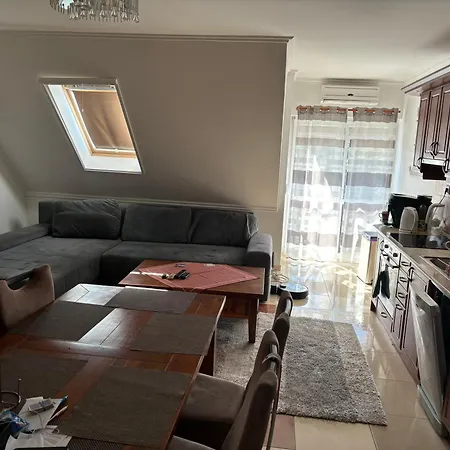 Ujszeru, Jol Felszerelt Lakas A Varos Sziveben, Ingyenes Parkolassal!