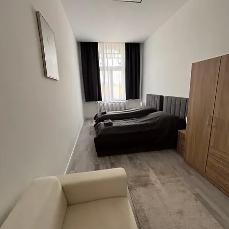 Ujszeru, Jol Felszerelt Lakas A Varos Sziveben, Ingyenes Parkolassal! Lejlighed *