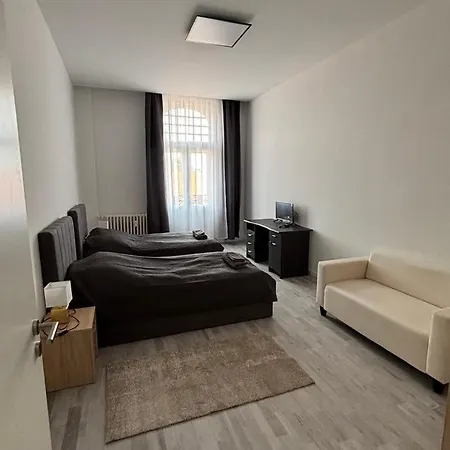 Ujszeru, Jol Felszerelt Lakas A Varos Sziveben, Ingyenes Parkolassal!