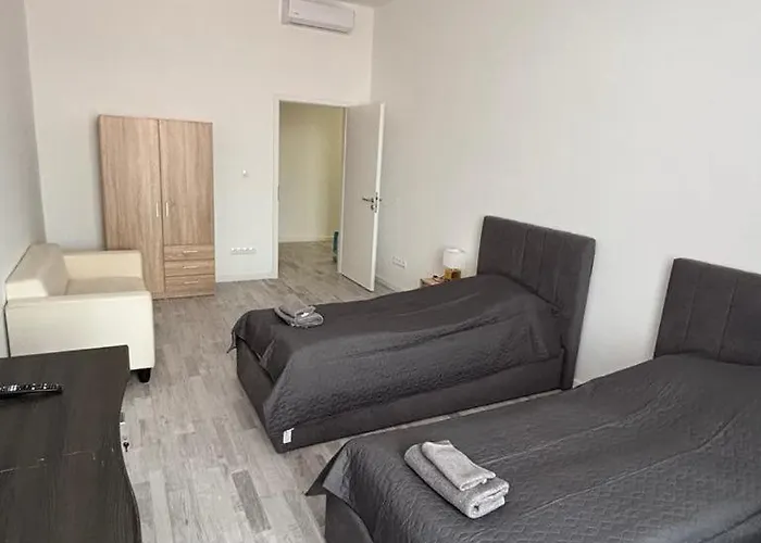 Appartamento újszerű, Jól Felszerelt A Szîvében, Ingyenes Parkolással!